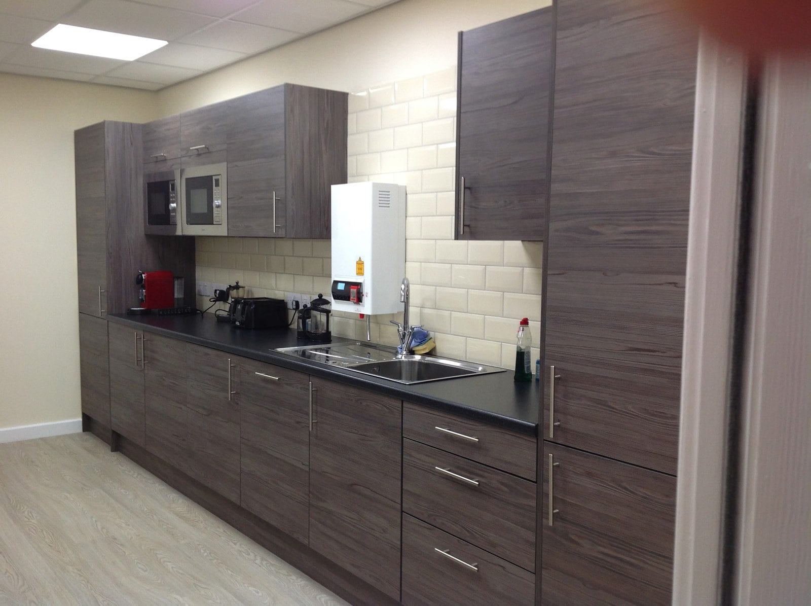 Office & Commercial cleaning image 6