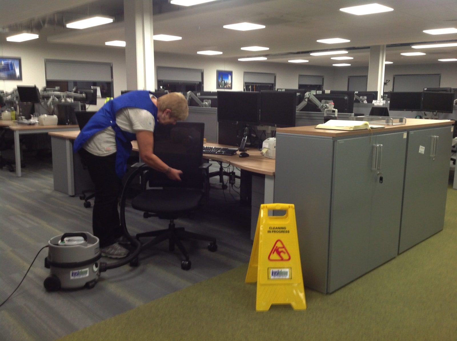 Office & Commercial cleaning image 7
